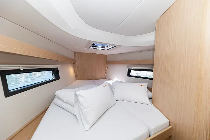 Bavaria C42 - 