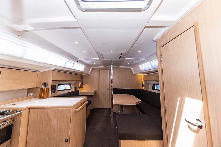 Bavaria C42 - 