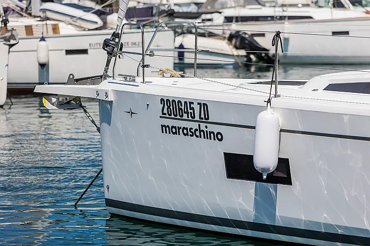 Bavaria C42 - 