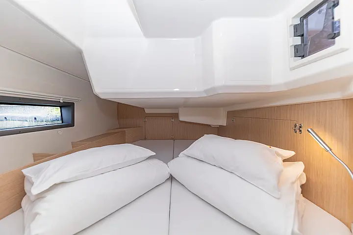Bavaria C42 - 