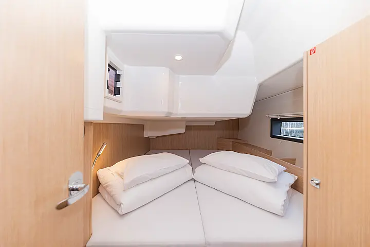 Bavaria C42 - 