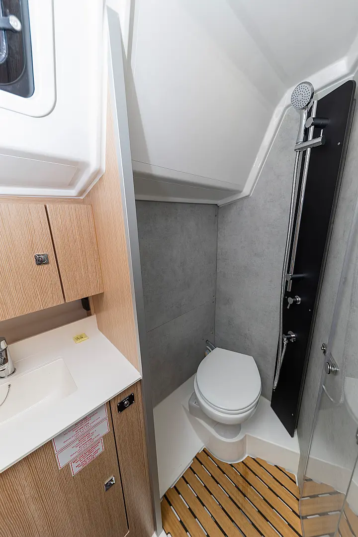 Bavaria C42 - 