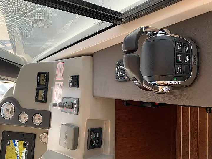 Bavaria Virtess 420 Fly - volvo penta