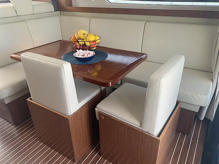 Bavaria Virtess 420 Fly - table_1