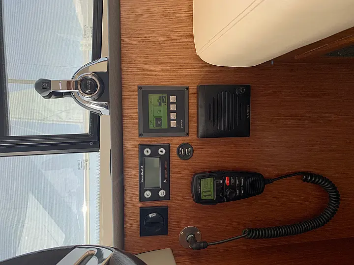 Bavaria Virtess 420 Fly - VHF