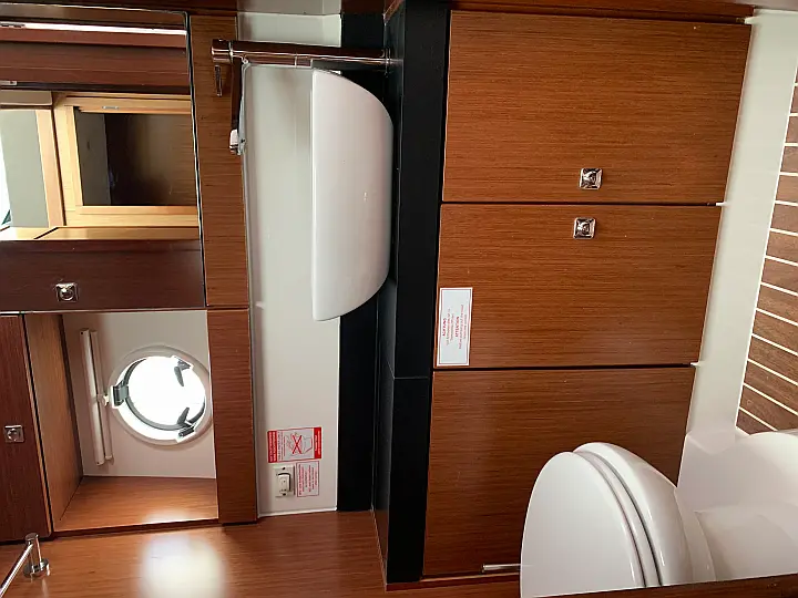 Bavaria Virtess 420 Fly - toilette