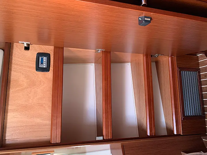 Bavaria Virtess 420 Fly - closet