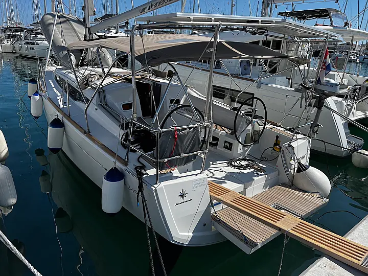 Sun Odyssey 349 - External image