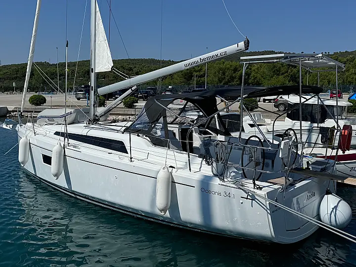 Oceanis 34.1 - External image
