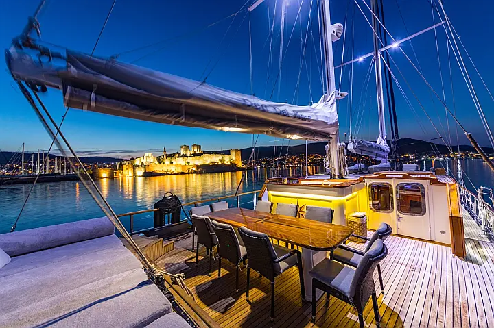 MOTORSAILOR DEA DEL MARE - 