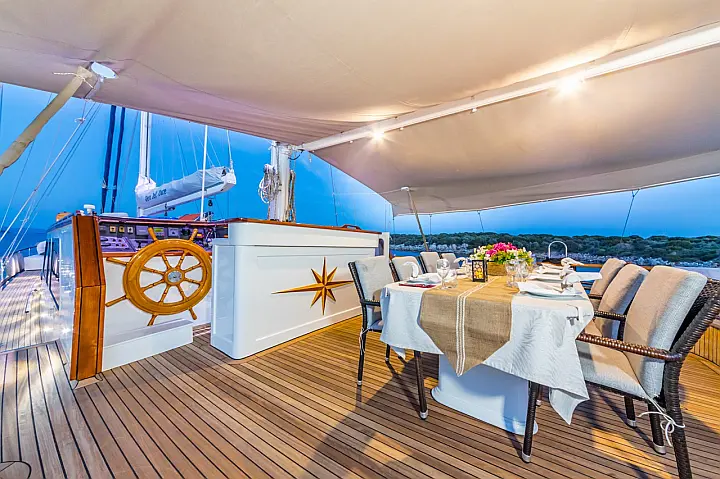 MOTORSAILOR DEA DEL MARE - 