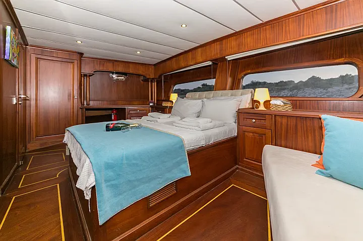 MOTORSAILOR DEA DEL MARE - 