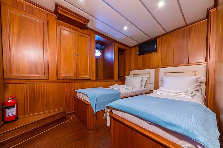 MOTORSAILOR DEA DEL MARE - 