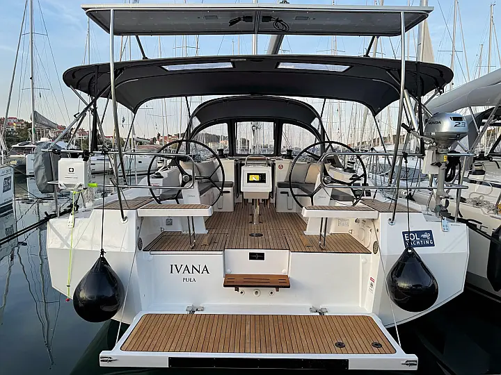 Bavaria C42 - 