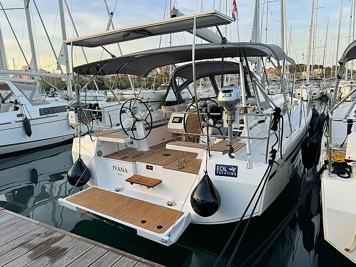 Bavaria C42 - 