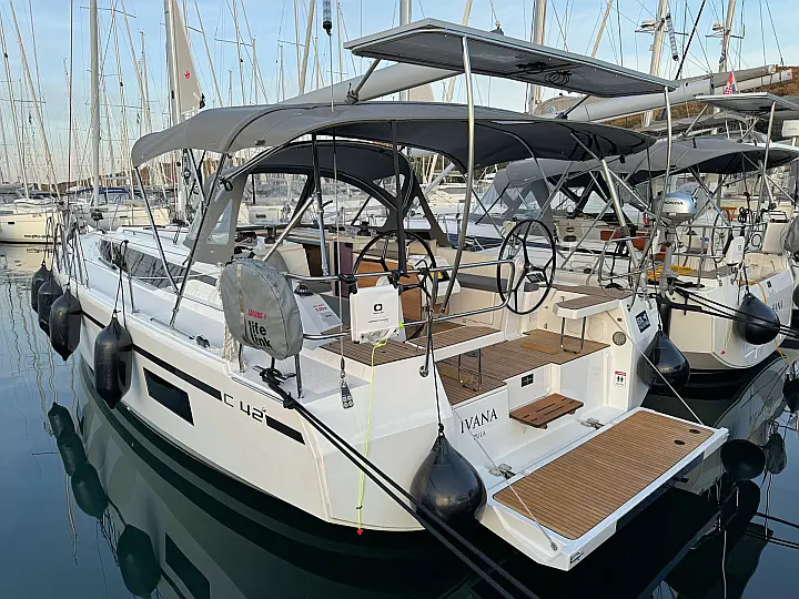 Bavaria C42 - 