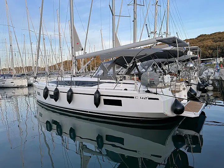 Bavaria C42 - 