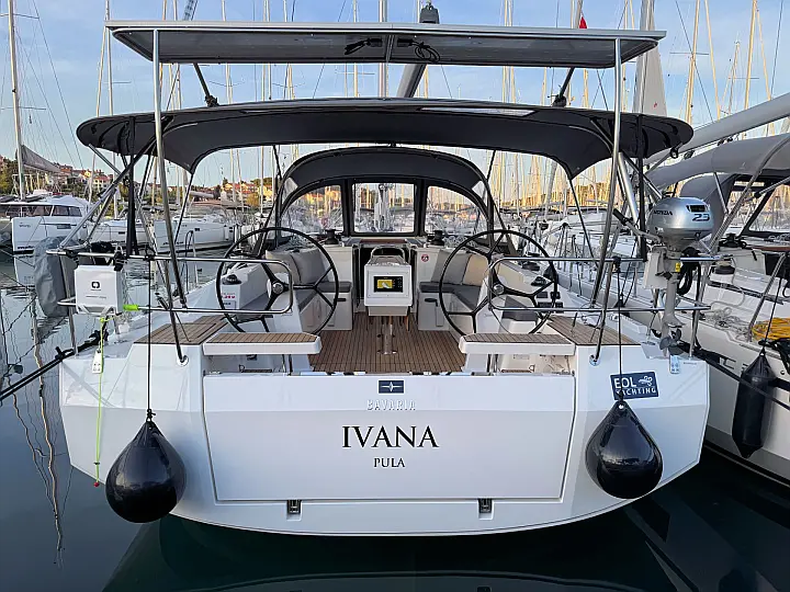 Bavaria C42 - 