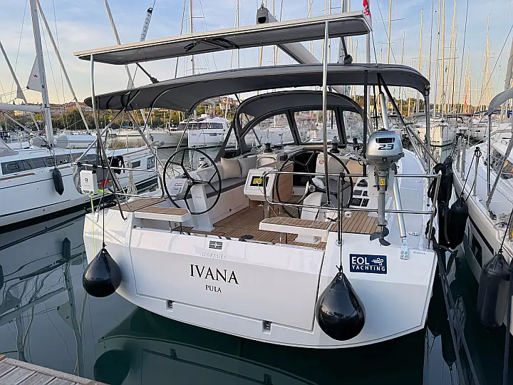 Bavaria C42 - 