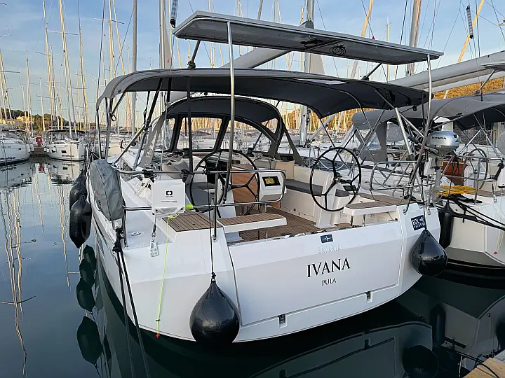 Bavaria C42 - 