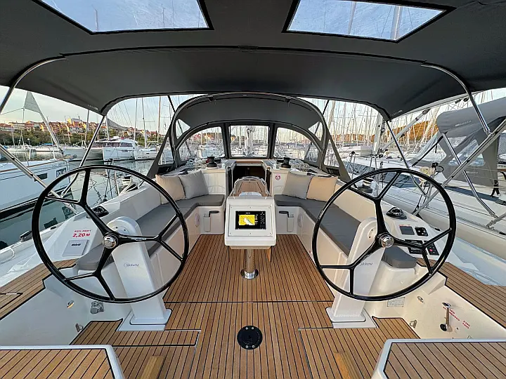 Bavaria C42 - 