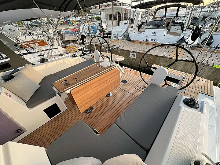 Bavaria C42 - 