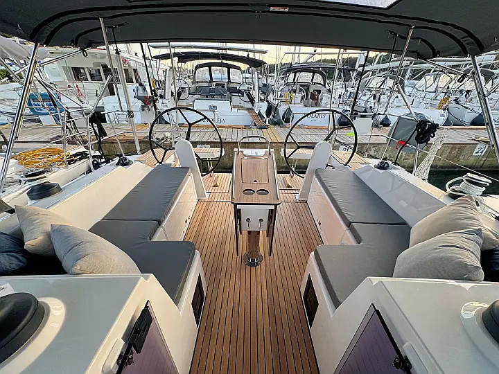 Bavaria C42 - 