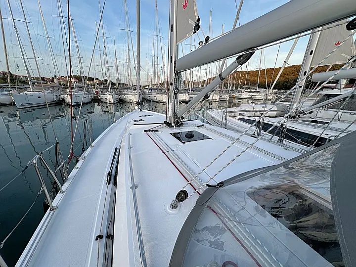 Bavaria C42 - 
