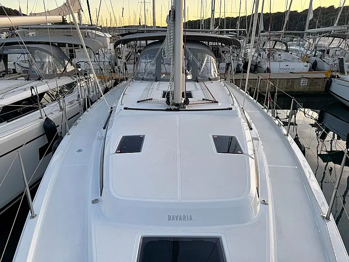 Bavaria C42 - 