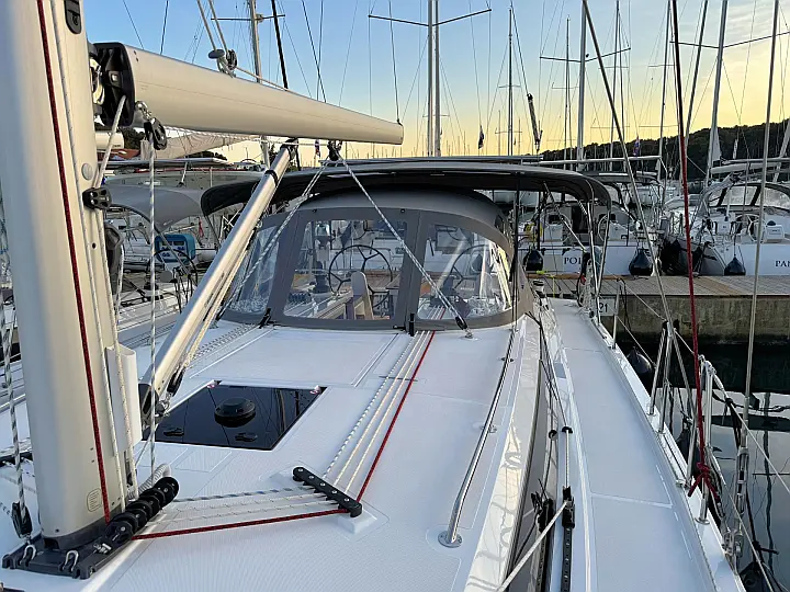 Bavaria C42 - 