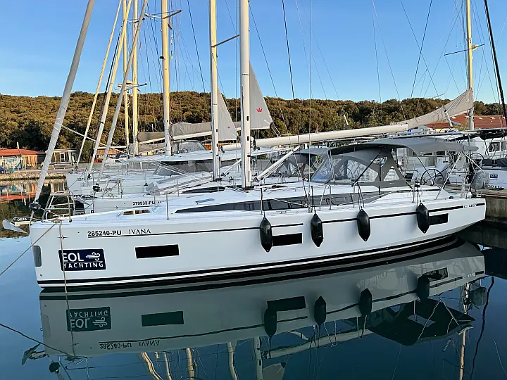 Bavaria C42 - 
