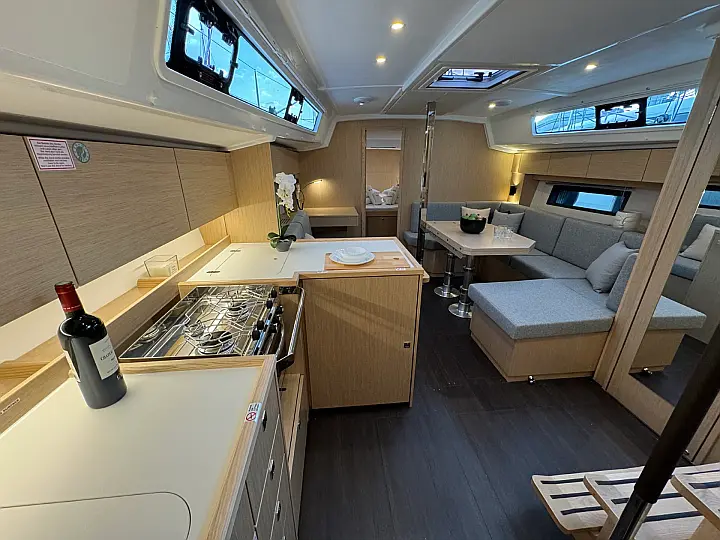 Bavaria C42 - 