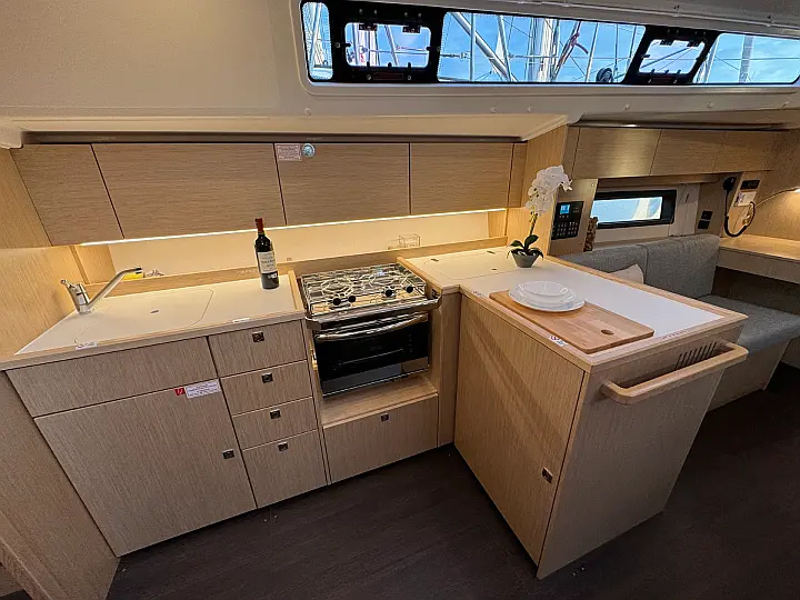 Bavaria C42 - 