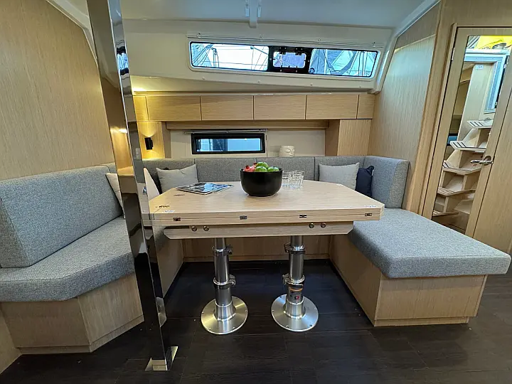 Bavaria C42 - 