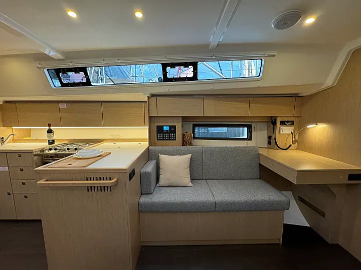 Bavaria C42 - 