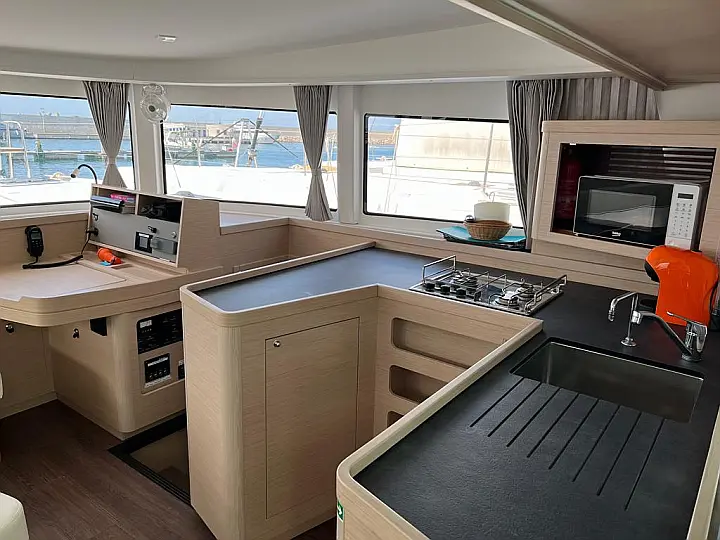 Lagoon 42 - 