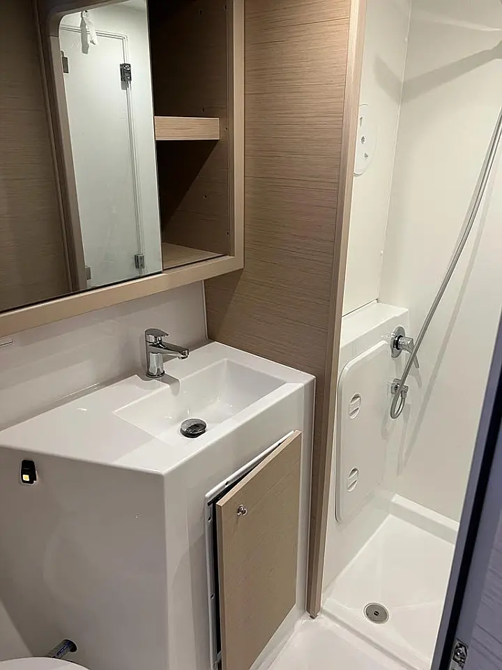 Lagoon 42 - 