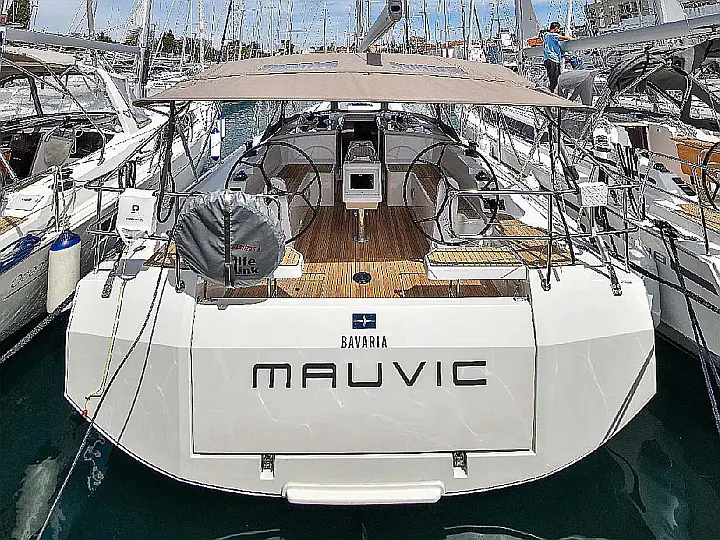 Bavaria C42 /3cab - External image