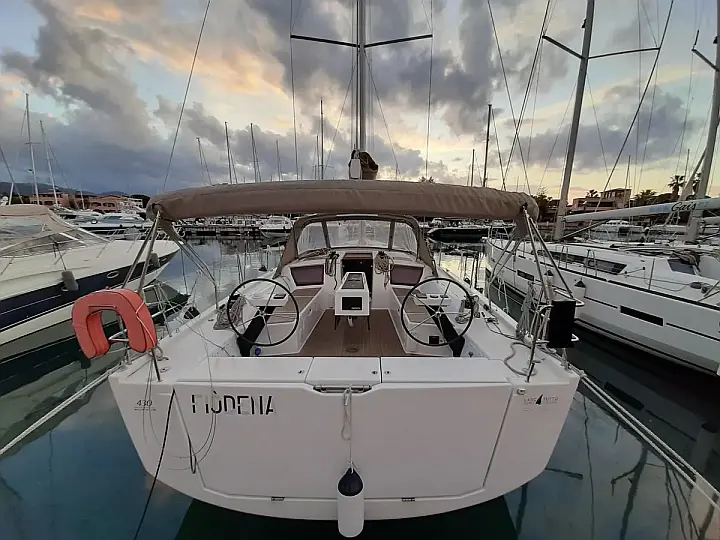 Dufour 430 - External image