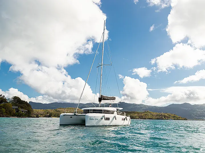 Lagoon 42 - External image