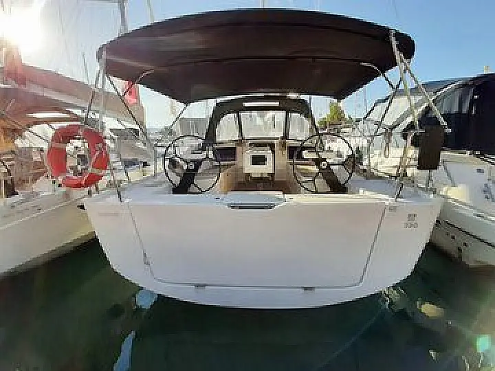 Dufour 390* - External image