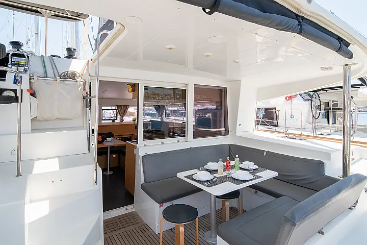 Lagoon 400 S2. - 