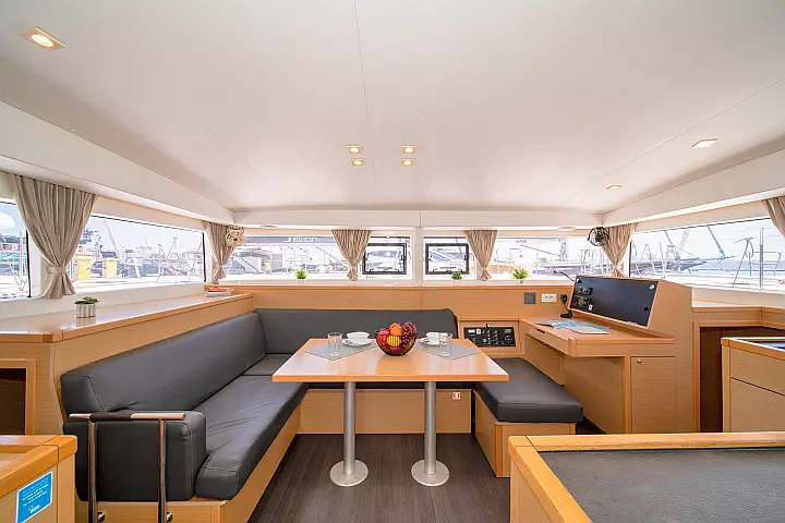 Lagoon 400 S2. - 
