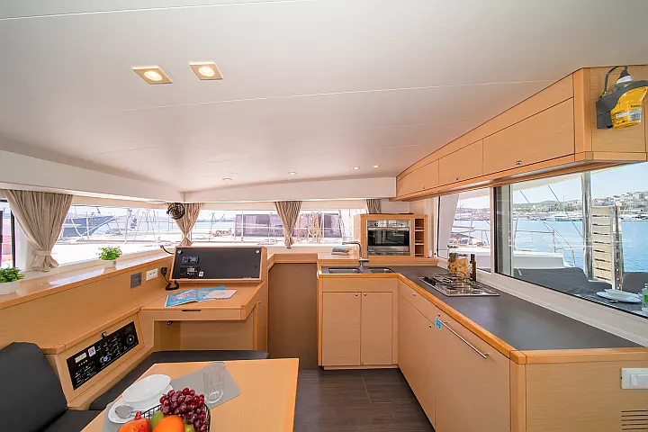 Lagoon 400 S2. - 