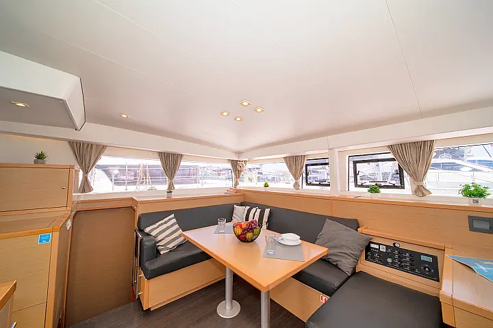 Lagoon 400 S2. - 