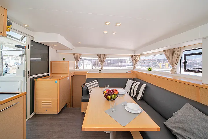 Lagoon 400 S2. - 