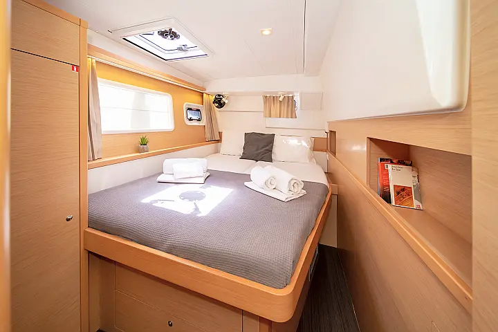 Lagoon 400 S2. - 