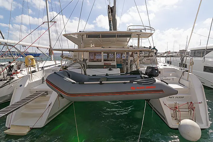 Lagoon 421 - External image