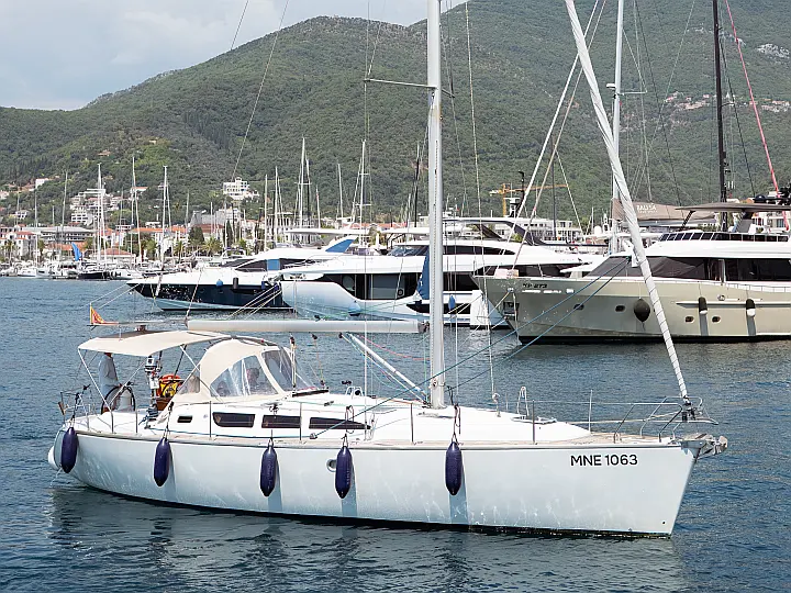 Sun Odyssey 40.3 - External image