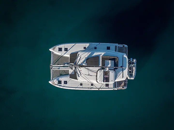 Lagoon 43 - External image